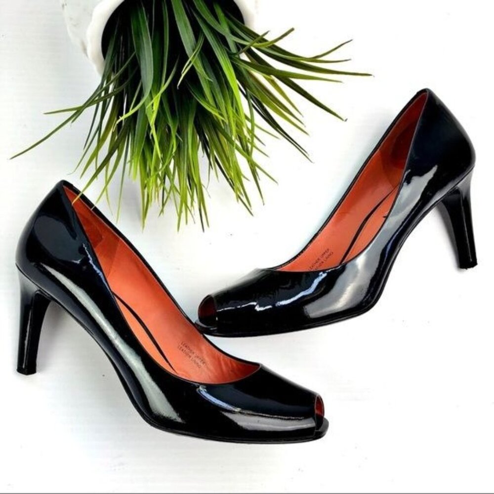 Via Spiga Patent Leather V-savannah Peep Toe pumps size 8